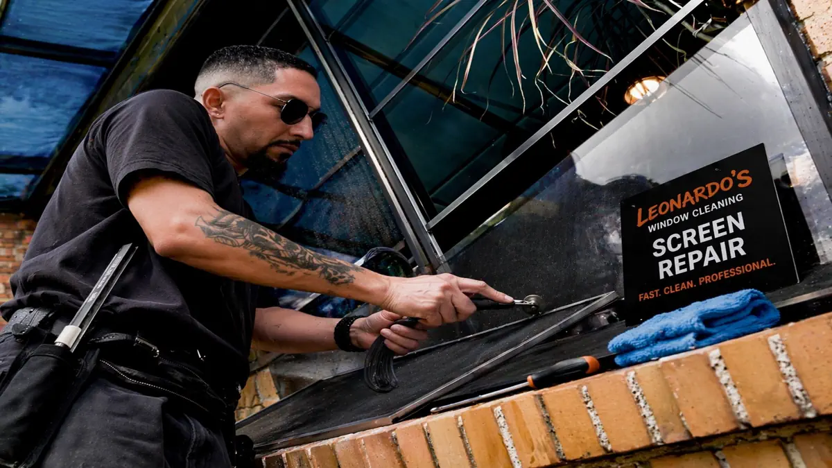 Screen repair service